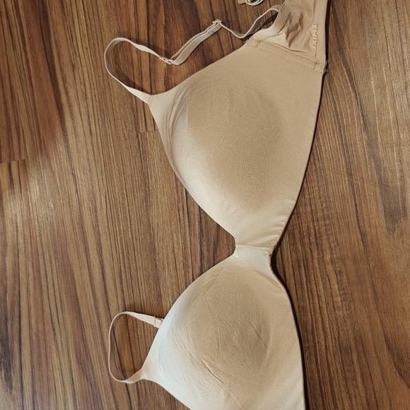 SKIMS Wireless Form T-shirt Demi Bra - Picture 13 of 14